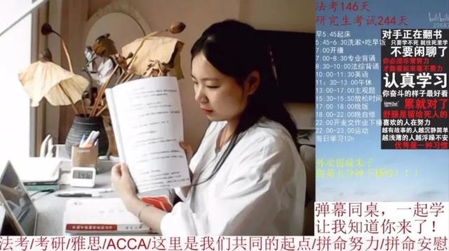 直播自己玩自己文案怎么寫，直播自己玩自己文案搞笑？