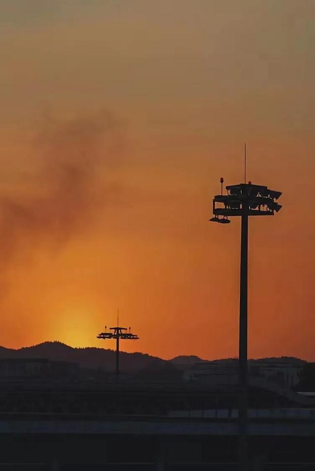 相約安徽·向春而行__全新直播方式，解鎖黃山新地標——在塔臺咖啡，共賞絢爛晚霞