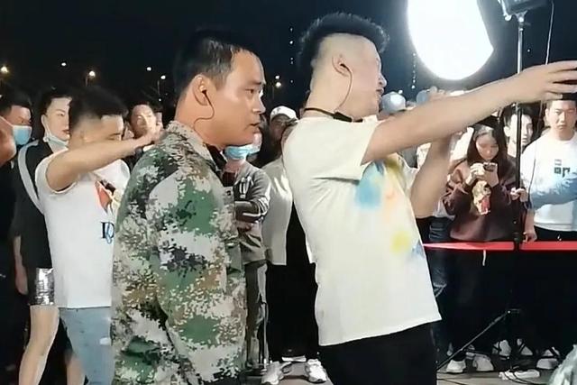 晚上室外直播用什么樣的燈好，夜間戶外直播用什么燈？