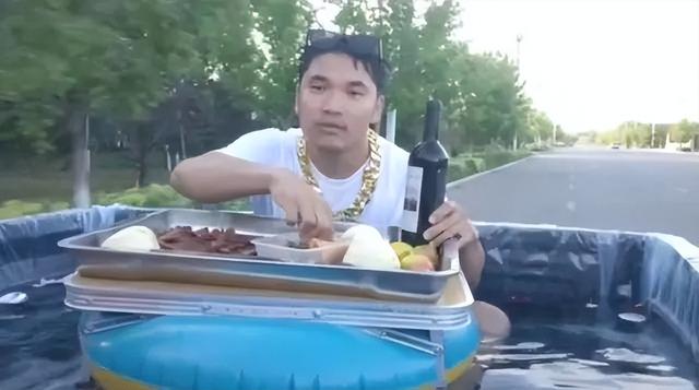 老八直播回放在線播放，老八直播回放在線看？