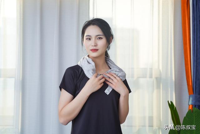 女生主動評論你朋友圈，朋友圈自動評論是怎么回事？