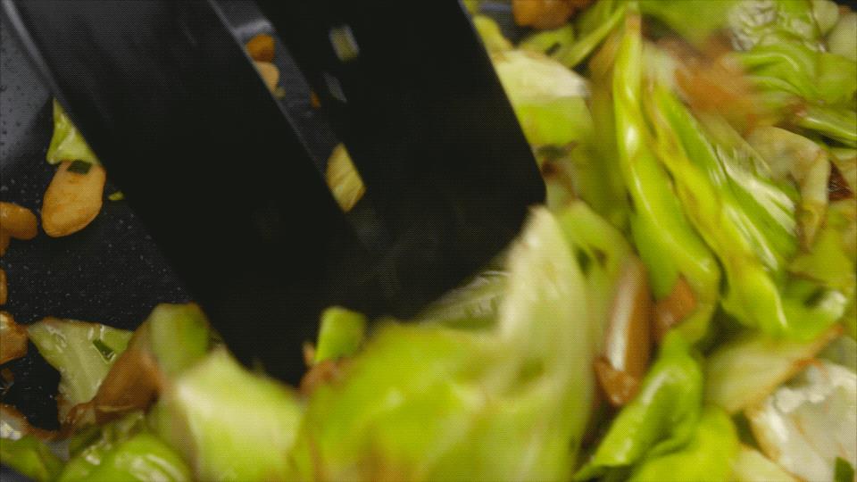 卷心菜炒粉絲的做法竅門，卷心菜炒粉絲的做法竅門視頻？
