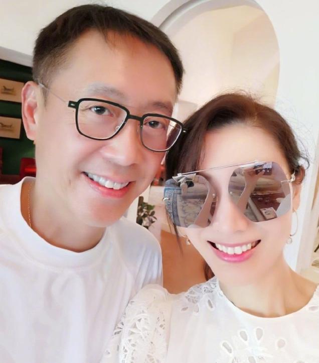 4年結(jié)婚紀(jì)念日發(fā)朋友圈圖片怎么發(fā)，結(jié)婚紀(jì)念日發(fā)朋友圈14周年圖片？"