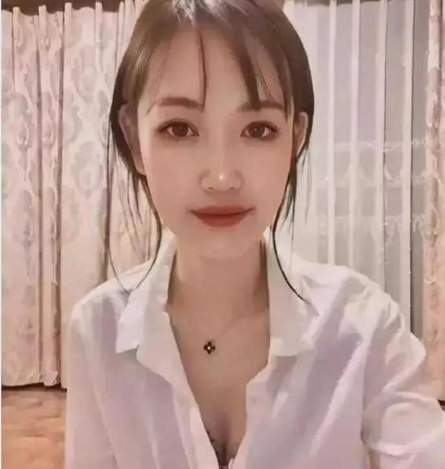 摳腳直播，摳腳直播間？