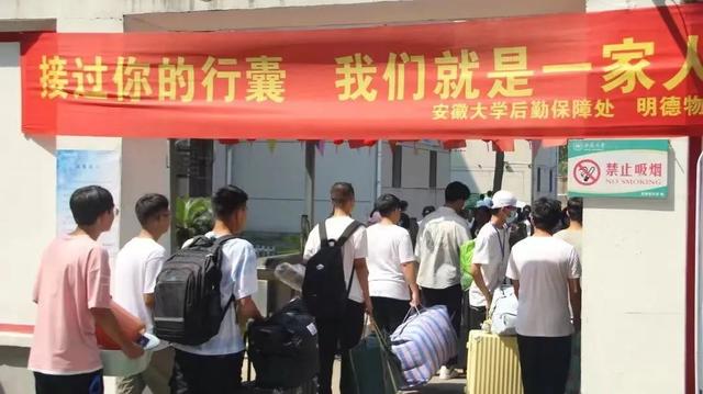安徽大學(xué)互聯(lián)網(wǎng)學(xué)院官網(wǎng)電話，安徽大學(xué)互聯(lián)網(wǎng)學(xué)院官網(wǎng)首頁(yè)？