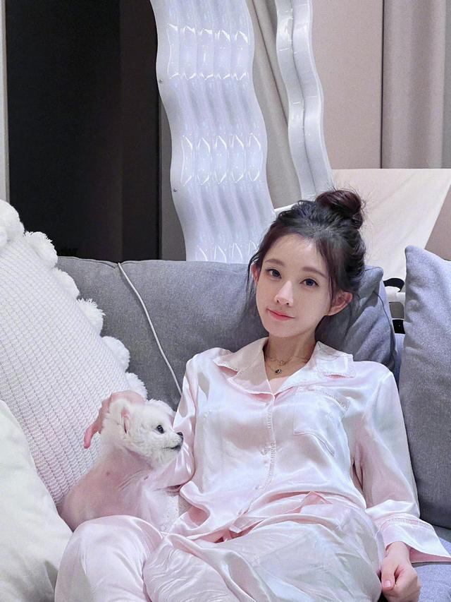 直播一姐停播，馮提莫有可能重返斗魚？