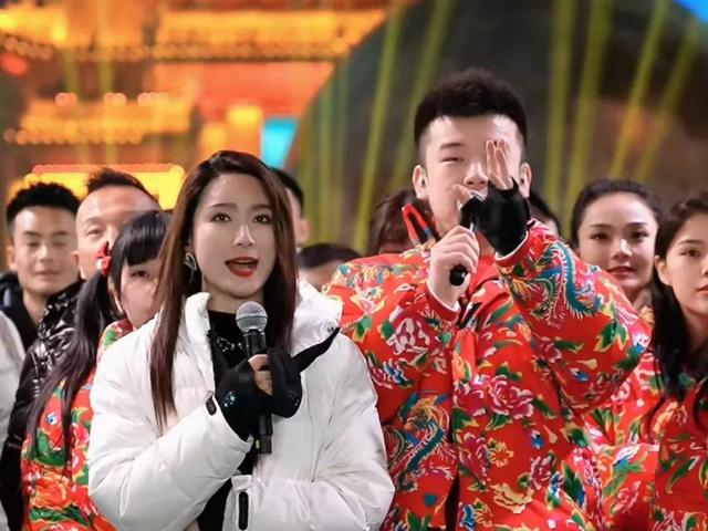 晚上室外直播用什么樣的燈好，夜間戶外直播用什么燈？