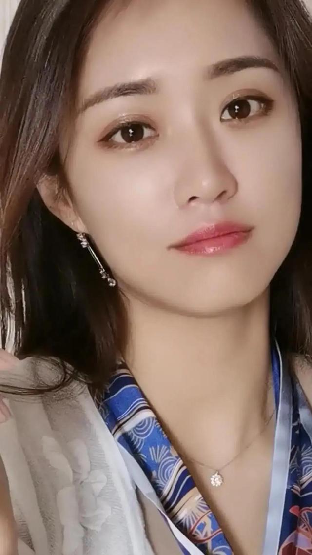 抖音美女千千萬(wàn)下一句是什么諷刺的，抖音美女千千萬(wàn)下一句是什么諷刺的歌曲？