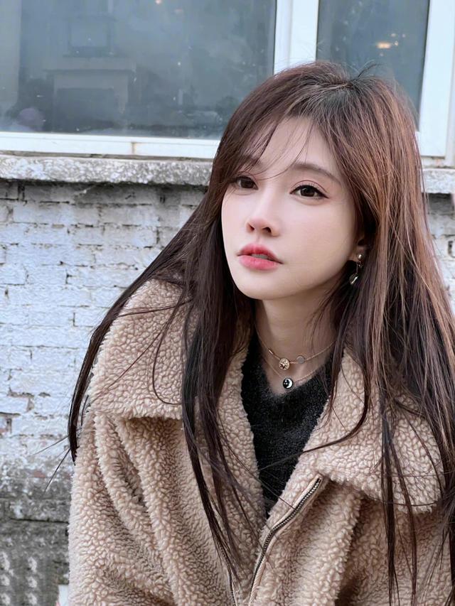 直播一姐停播，馮提莫有可能重返斗魚？
