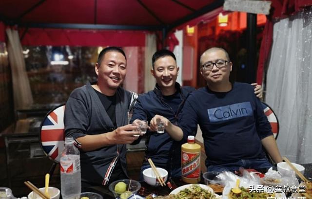 喝酒朋友圈文案，晚上喝酒朋友圈文案？