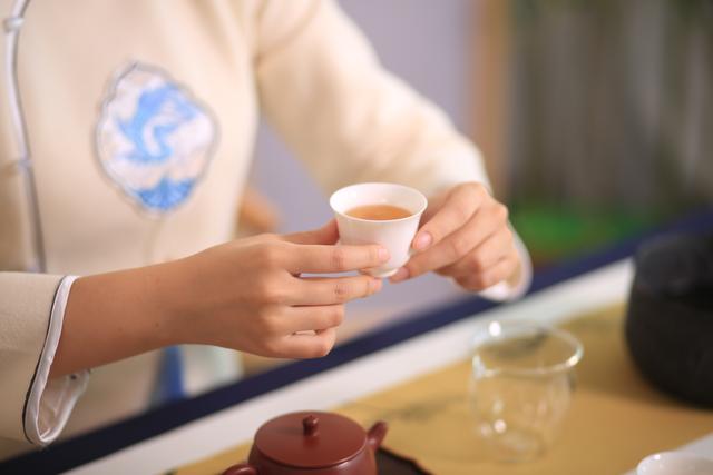 酒吧找兼職嗎，酒吧兼職工作怎么找？