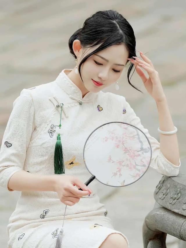 夜深人靜發(fā)朋友圈配圖真實，夜深人靜發(fā)朋友圈配圖真實一點？
