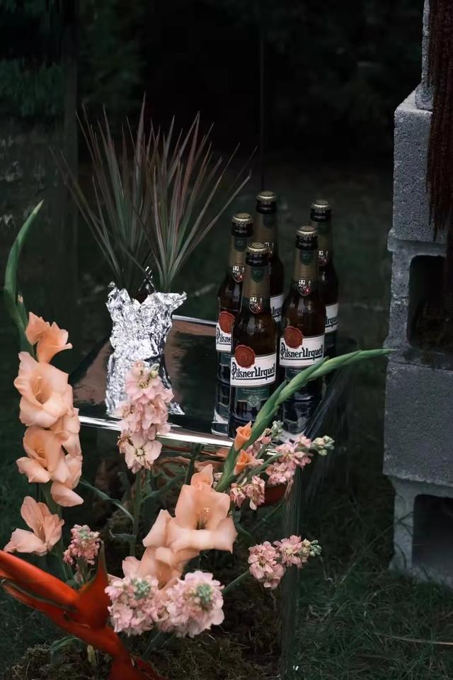 大學(xué)生花店創(chuàng)業(yè)計劃書完整版創(chuàng)業(yè)團(tuán)隊介紹，大學(xué)生花店創(chuàng)業(yè)項目計劃書？