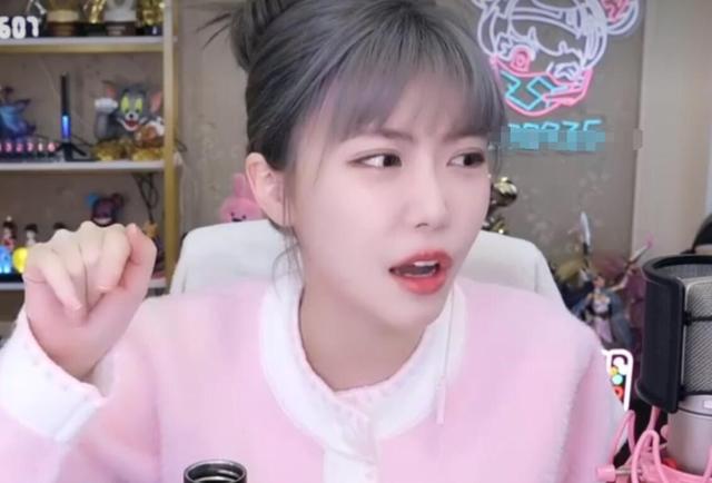 周淑怡直播里的女的，周淑怡旁邊的兩個(gè)主播？