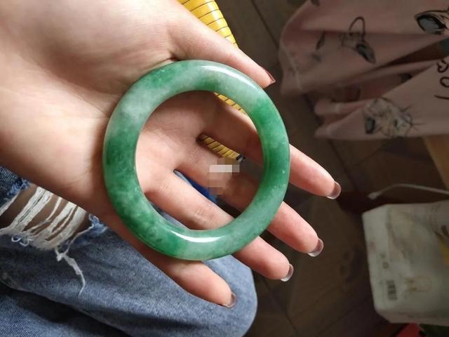 淘寶直播間翡翠為何這么便宜，淘寶直播間翡翠為何這么便宜呢？