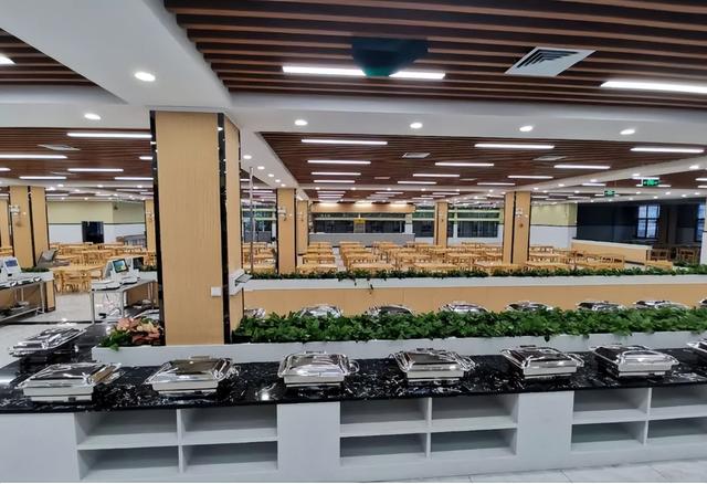 大學(xué)食堂最火爆的項(xiàng)目拌飯，大學(xué)食堂最火爆的項(xiàng)目牛肉飯？