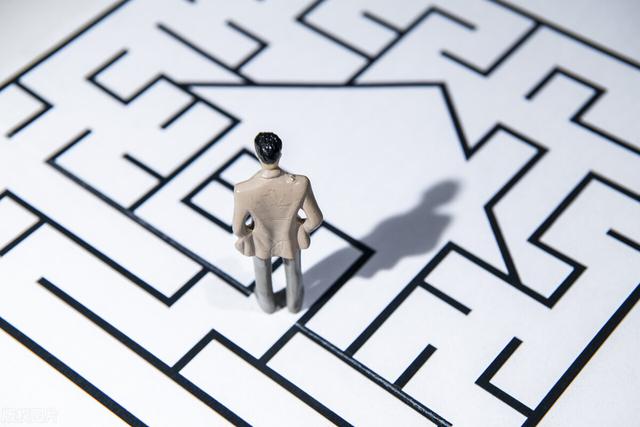房地產(chǎn)銷售有必要做下去么，房地產(chǎn)銷售那么掙錢,為啥沒人去做呢？