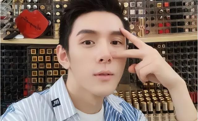 時(shí)隔109天李佳琦突然直播，其實(shí)早有復(fù)出跡象，志在備戰(zhàn)雙十一