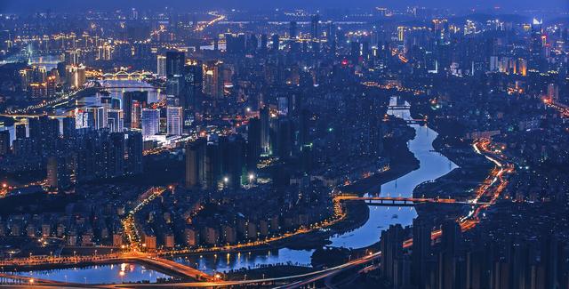 創(chuàng)業(yè)型公司要不要去工地上班，創(chuàng)業(yè)型公司要不要去工地做？