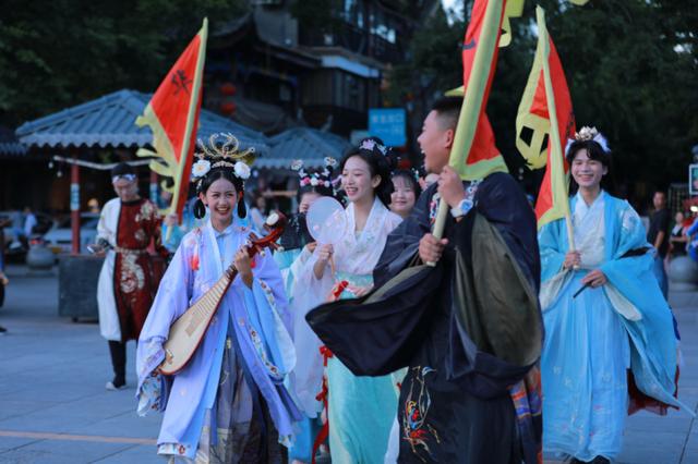 漢服實體店創(chuàng)業(yè)計劃書，漢服店創(chuàng)業(yè)企劃書？