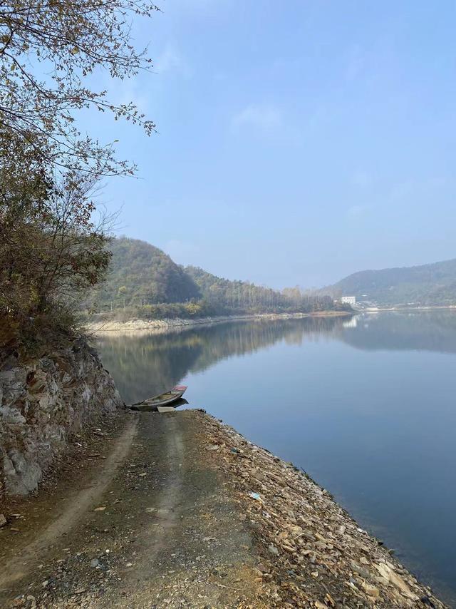 一家四口旅游發(fā)朋友圈，夫妻故地重游發(fā)朋友圈美句？