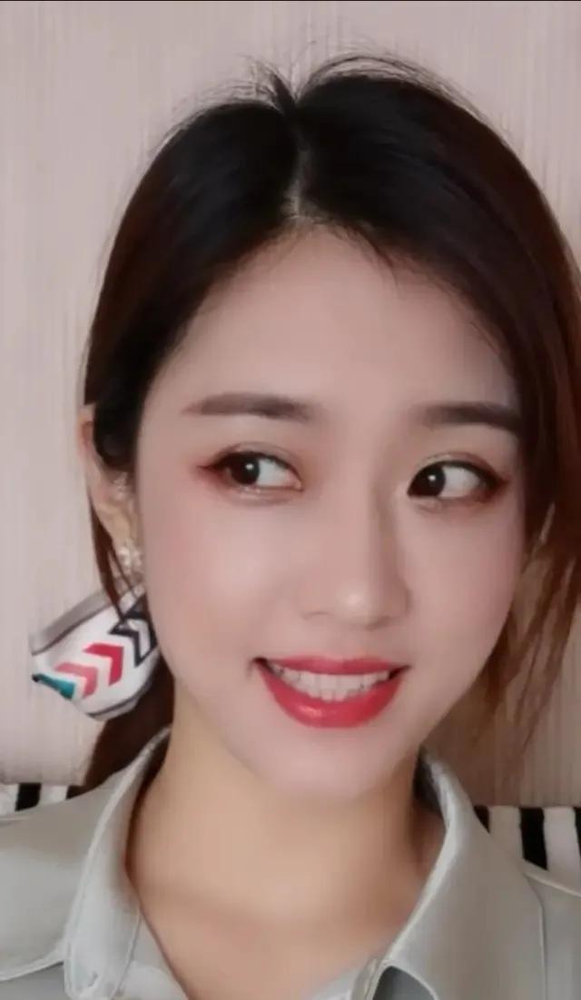 抖音美女千千萬(wàn)下一句是什么諷刺的，抖音美女千千萬(wàn)下一句是什么諷刺的歌曲？