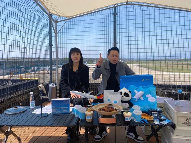 相約安徽·向春而行__全新直播方式，解鎖黃山新地標——在塔臺咖啡，共賞絢爛晚霞