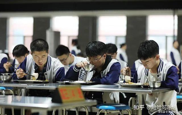 抖音怎么刪除關(guān)注的人并且看不到他的存在，抖音怎么刪除關(guān)注的人并且看不到他的存在呢？