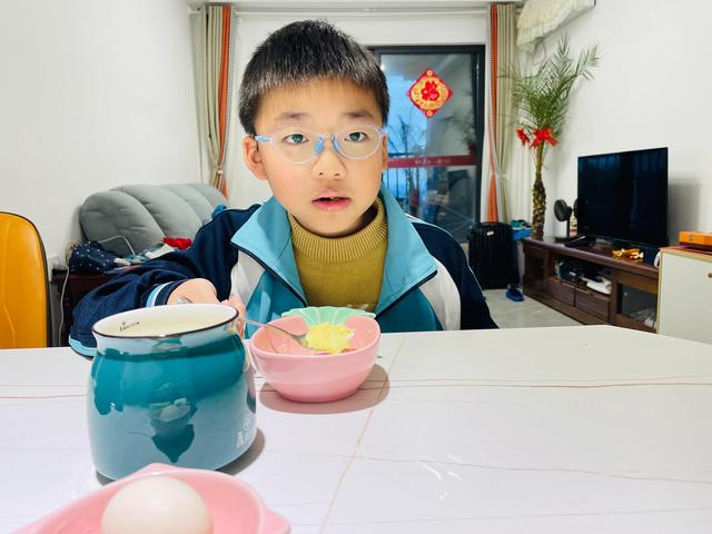 想家了發(fā)朋友圈的句子簡短圖片，想家的朋友圈段子？