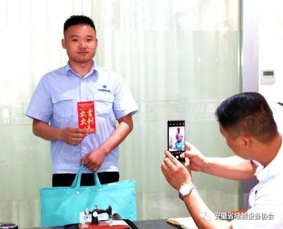 銷售冠軍領(lǐng)獎感言，個人獲獎感言銷售冠軍獲獎感言簡短？