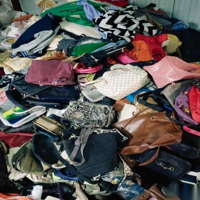 收舊衣服的怎么賺錢，想做收舊衣服的買賣哪里收？
