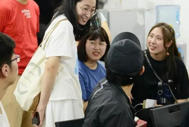 大學剛畢業(yè)千萬不要去做銷售嗎，大學剛畢業(yè)千萬不要去做銷售嗎知乎？