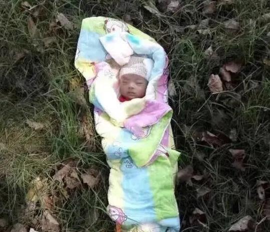 抖音美女千千萬下一句是什么諷刺的，抖音美女千千萬下一句是什么諷刺的歌曲？