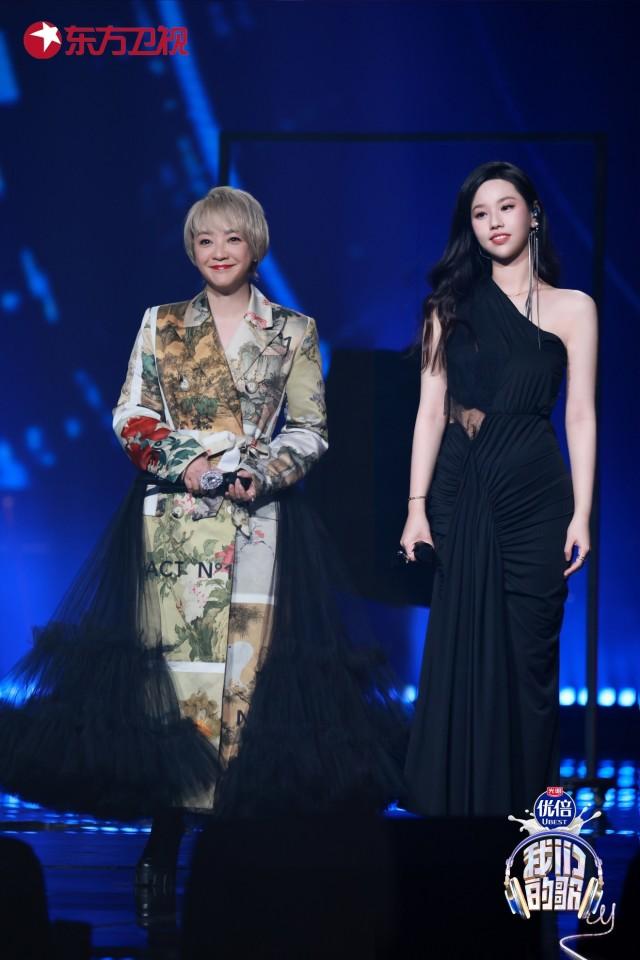抖音上很火的恰恰是什么歌男女合唱的，抖音上很火的恰恰是什么歌男女合唱的歌？