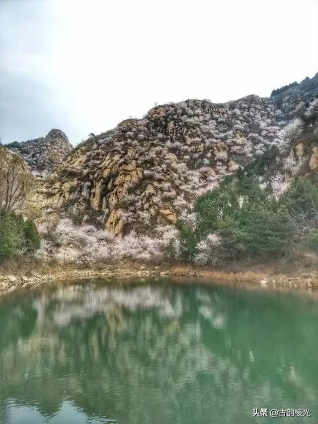 姐妹出去玩適合發(fā)朋友圈的句子沙雕，姐妹出去玩適合發(fā)朋友圈的句子沙雕圖片？