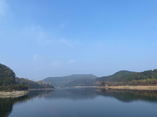 一家四口旅游發(fā)朋友圈，夫妻故地重游發(fā)朋友圈美句？