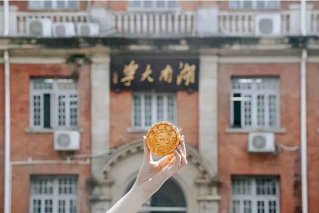 大學(xué)食堂最火爆的項(xiàng)目拌飯，大學(xué)食堂最火爆的項(xiàng)目牛肉飯？