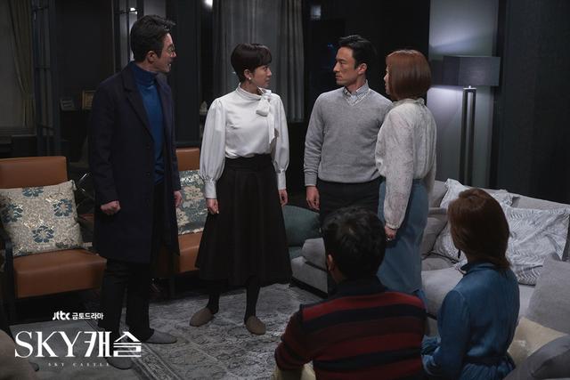 愛的迫降百度百科大結(jié)局小說，愛的迫降簡介結(jié)局？