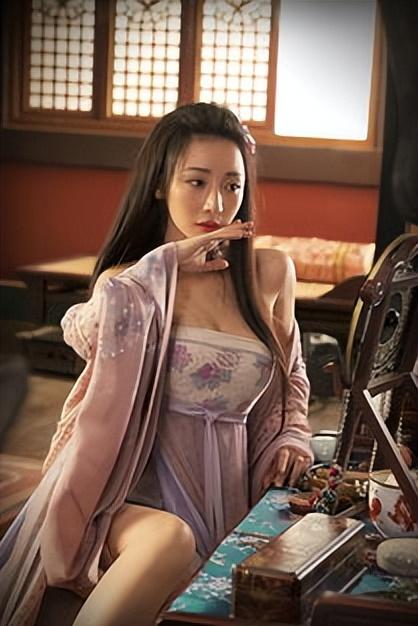 史上最強(qiáng)奶媽客印月！喂小皇帝吃龍卵，太監(jiān)妖女禍亂朝堂
