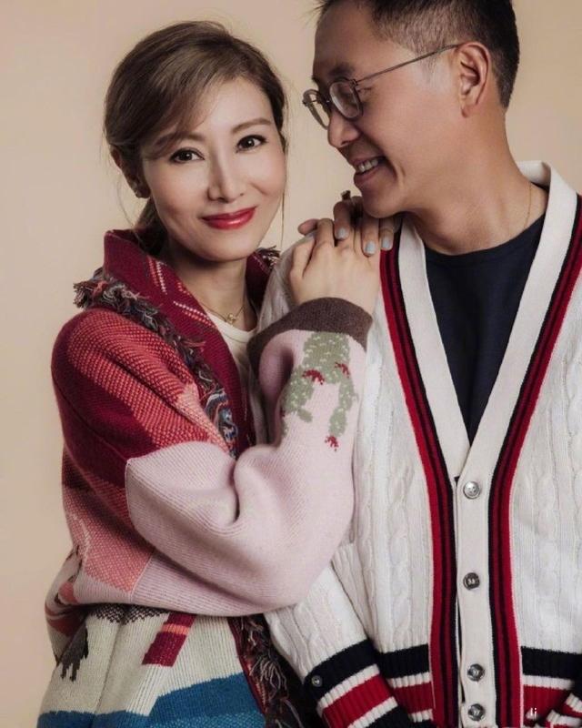 4年結(jié)婚紀(jì)念日發(fā)朋友圈圖片怎么發(fā)，結(jié)婚紀(jì)念日發(fā)朋友圈14周年圖片？"