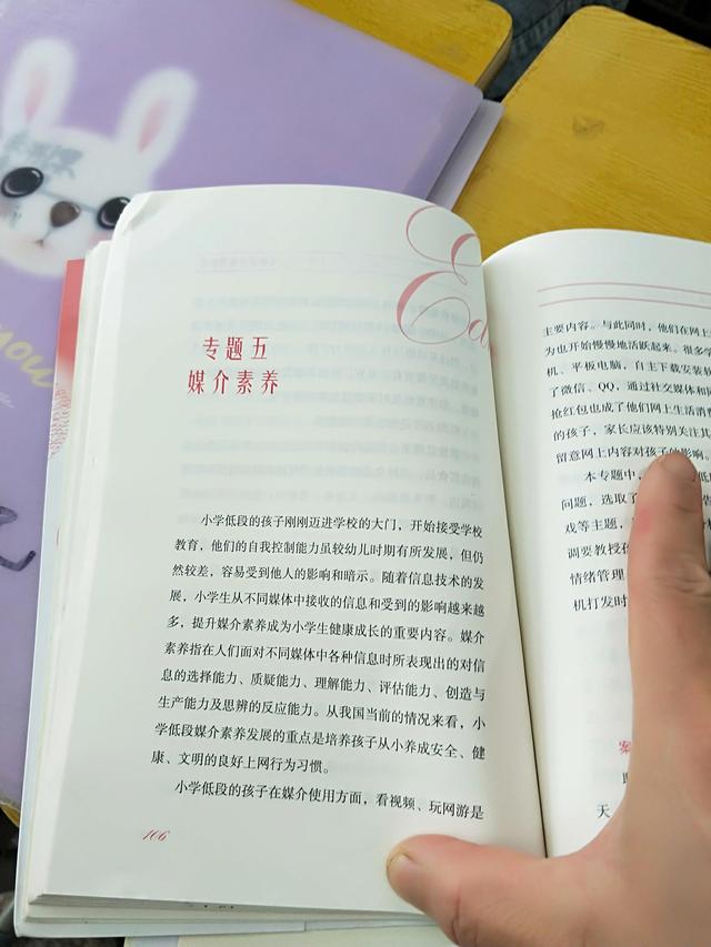 網(wǎng)絡的利弊英語作文80帶翻譯，互聯(lián)網(wǎng)的利弊英語作文120字？