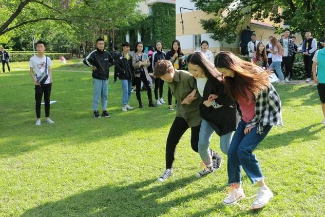 大學剛畢業(yè)千萬不要去做銷售嗎，大學剛畢業(yè)千萬不要去做銷售嗎知乎？