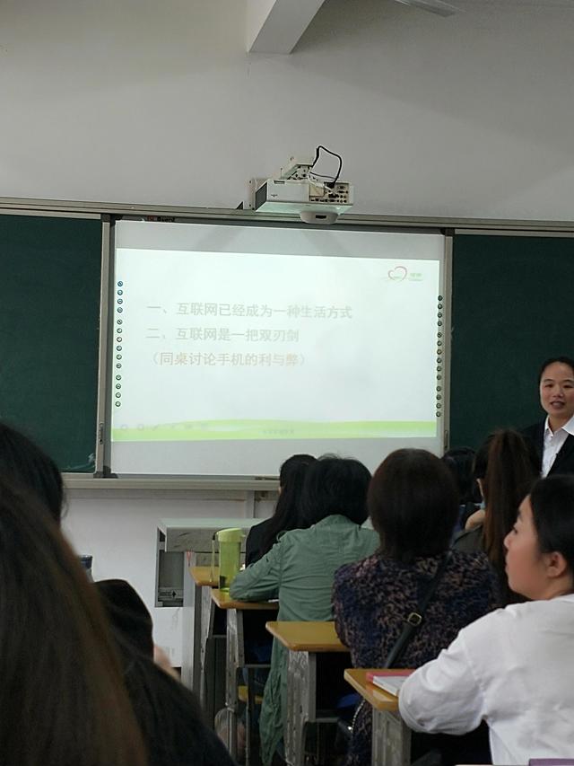 網(wǎng)絡的利弊英語作文80帶翻譯，互聯(lián)網(wǎng)的利弊英語作文120字？