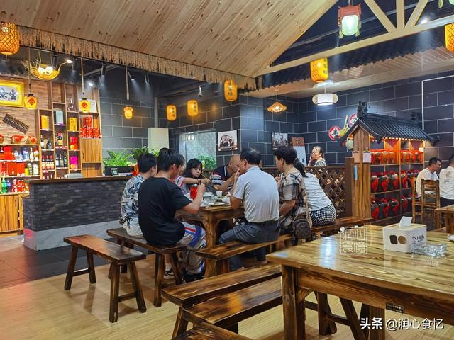 抖音吃辣椒拌飯三兄弟叫什么，抖音吃辣椒拌飯三兄弟叫什么,背景音樂？