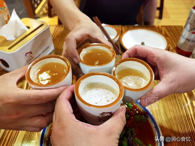 抖音吃辣椒拌飯三兄弟叫什么，抖音吃辣椒拌飯三兄弟叫什么,背景音樂？