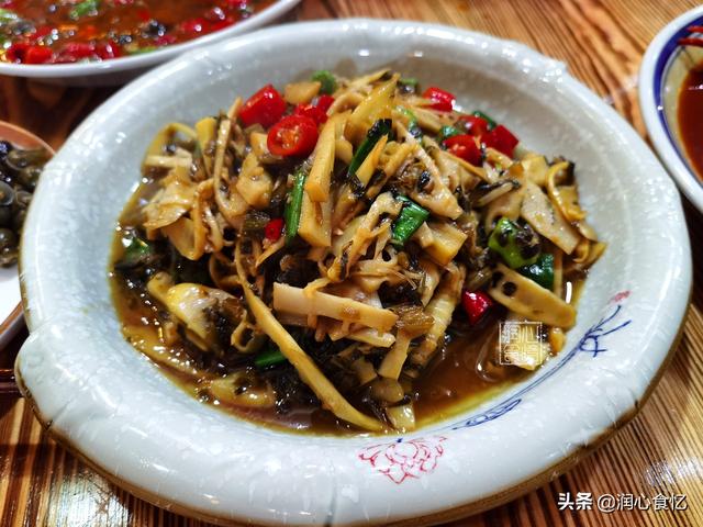 抖音吃辣椒拌飯三兄弟叫什么，抖音吃辣椒拌飯三兄弟叫什么,背景音樂？