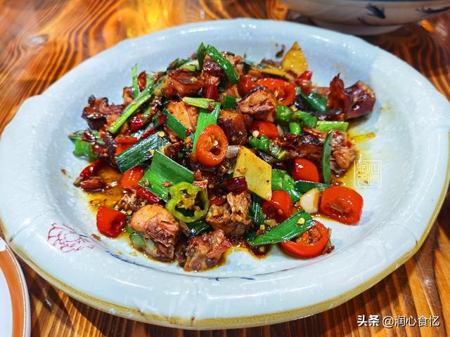 抖音吃辣椒拌飯三兄弟叫什么，抖音吃辣椒拌飯三兄弟叫什么,背景音樂？